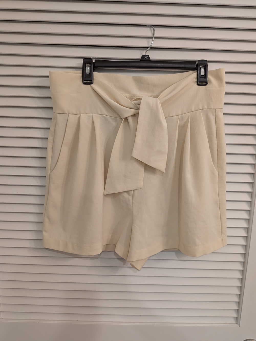 Leyden High-Waist Tie-Belt Cream Women’s Shorts Size L New